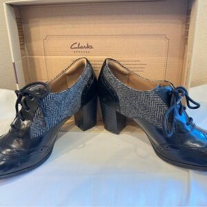 Clarks Women's Black Combi Ciera Brine Leather Block Heel Oxford shoes